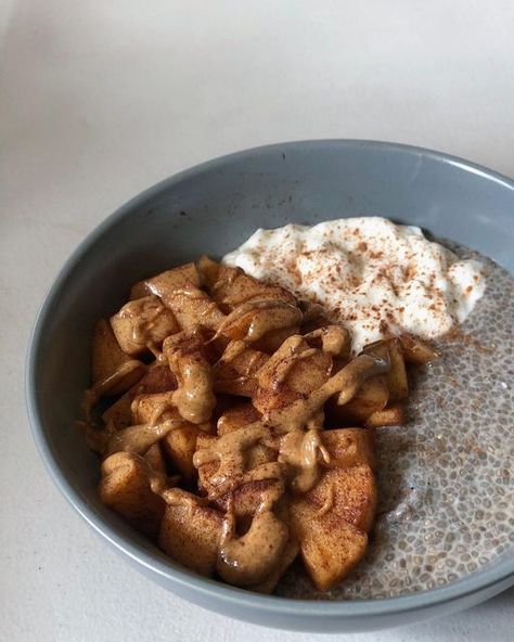 Elle on Instagram: "still on a chia pudding high ☁️ a cozy breakfast for a cozy season — cinnamon apple chia pudding 🍎 mix 2 tbsp chia seeds, 1/2 cup almond milk, 1 tsp maple syrup, and 1/2 tsp cinnamon. refrigerate overnight. top with yogurt & caramelized apples caramelized apples - 1 apple (diced) - 1 tsp coconut oil - 1 tbsp maple syrup - 1/2 tsp cinnamon mix everything together and cook at medium heat until soft, around 6-8 mins #chiapudding #cinnamonapple #cozyseason #cozyfood #healthy Apple Chia Pudding, March Moodboard, Caramelized Apples, Caramelised Apples, Cozy Breakfast, Cinnamon Apple, Cozy Season, Healthy Foodie, Chia Pudding