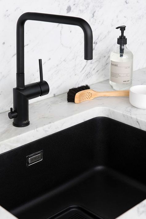 Sink With Black Faucet, Marble Worktop, Kitchen Sink Organization, Black Kitchen Sink, Kitchen Sink Design, Black Sink, Black Faucet, Washbasin Design, Kitchen Marble