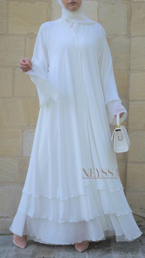 White Abaya Outfit Dubai, Hijab Name Idea, New Abaya Style Dubai, Luxury Abaya Dubai, New Abaya Style, Trendy Abaya, Abaya Designs Dubai, Islamic Dress For Women, Luxury Abaya