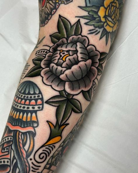 Real Tattoos, Old School Ink, Electric Tattoo, Flash Designs, Peony Tattoo, Ink Magazine, Tattoo Magazine, Theme Tattoo, Ornamental Tattoo