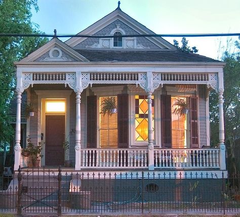 shotgun houses | Typical Victorian Shotgun House in New Orleans | :D Houses Cottage, Victorian Tiny House, House Victorian, Creole Cottage, Shotgun House, Homes Exterior, Cottage Exterior, New Orleans Homes, Victorian Cottage