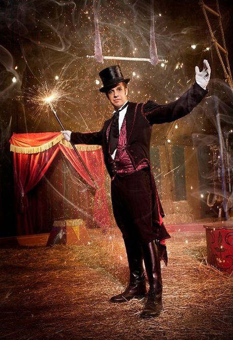 Circus:  #Circus ringmaster. Circus Man, Circus Fashion, Ringmaster Costume, Circus Vintage, Pierrot Clown, Circus Sideshow, Circus Wedding, Dark Circus, Circus Circus