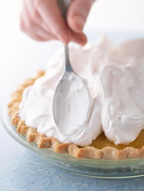 .how to make meringue toppings for pies Meringue For Pies, Meringue Pie Topping, Pie Topping, How To Make Meringue, Yummy Pies, Meringue Pie Recipes, Meringue Recipe, Brownie Desserts, Pie Pie