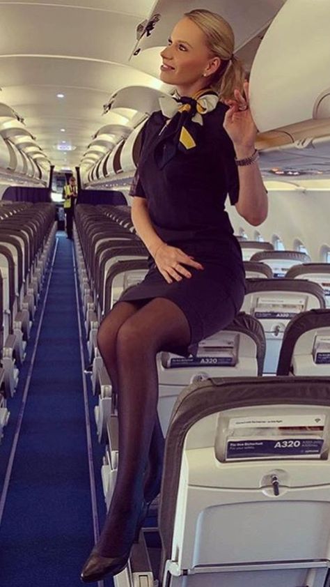 Delta Flight Attendant Uniform, Female Flight Attendant, Delta Flight Attendant, Airline Attendant, Flight Girls, Delta Flight, Flight Attendant Fashion, Flight Attendant Uniform, German Girls