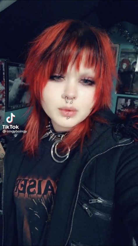 Vkei Mullet Short, Visual Kei Hair Short, Vkei Haircut Short, Vkei Mullet, Hairdye Styles, Visual Kei Hairstyles, Vkei Haircut, Red Hair Tips, Weird Haircuts