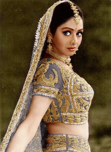 Devi Outfits, 70s Bollywood, Actress Sridevi, Sridevi Kapoor, Desi Things, Sri Devi, Creative Brands, Hema Malini, Bollywood Hairstyles