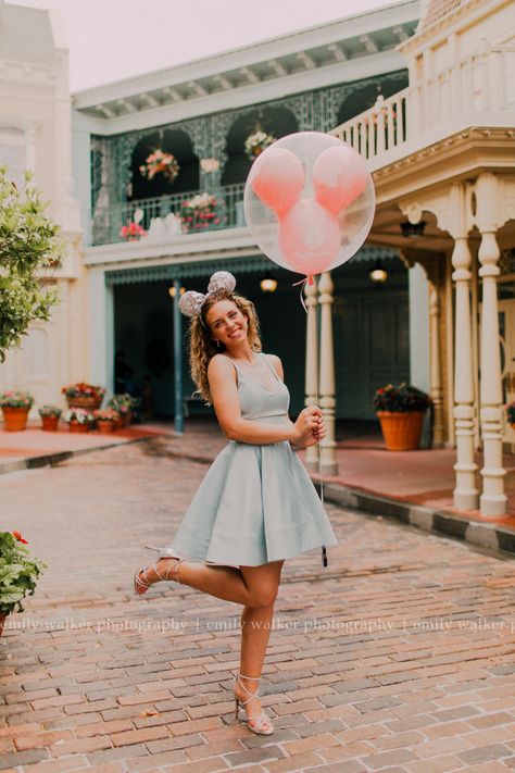 Ashtyn | Walt Disney World Senior Session | Class of 2019 | Emily Walker Photography Emily Walker, Senior Photoshoot Poses, Disney College, Disney College Program, Disney World Pictures, Class Of 2019, Art Degree, Grad Pics, Senior Photoshoot