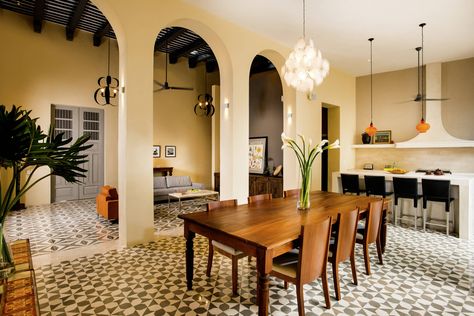 Hacienda Style Kitchen, Esstisch Modern, Casas Coloniales, Best Kitchen Designs, Kitchen Inspiration Design, Best Dining, Small House Plans, Dining Room Design, تصميم داخلي