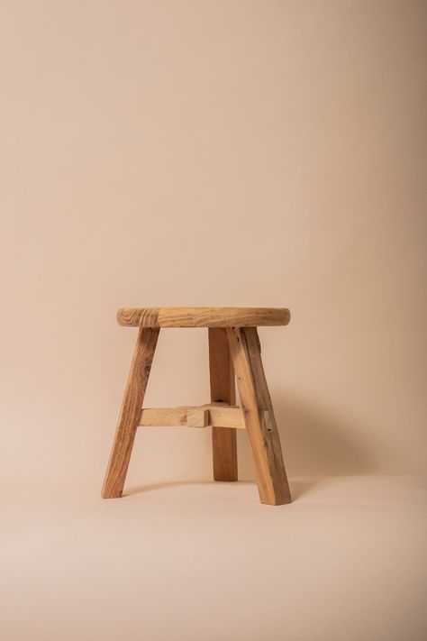 Free Vintage Riser Stool Wooden Bathroom Stool, Styling Console Table, Natural Wood Home Decor, Natural Wood Home, Natural Edge Wood, Bathroom Decor Ideas Wall, Kitchen Decor Trends, Best Bathrooms, Short Stool