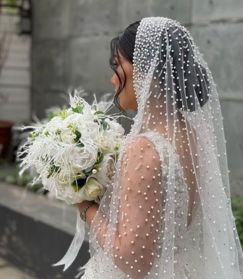 Pearl edge veil