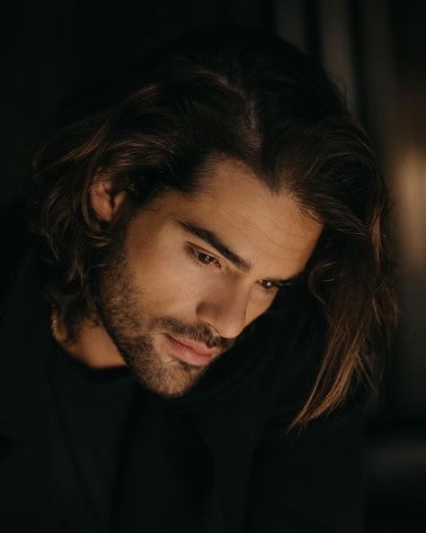 Renan Pacheco, Dream Boy, Long Hair Styles Men, Male Models, Mens Hairstyles, Long Hair, Long Hair Styles, Concert, Hair Styles