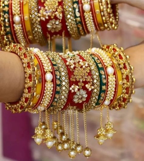 Red And Green Bangles Set Bridal, Dulhan Bangles Set, Bridal Latkan, Rajasthani Wedding, Durga Chalisa, Latkan Design, Wedding Chura, Hearts Paper Crafts, Wedding Jewellery Designs