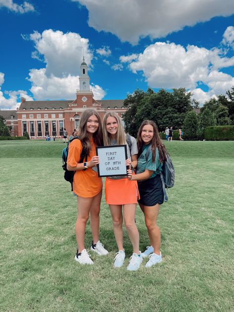 Okstate Game Day Outfit, First Day Of College Pictures, College First Day, Future Collage, College Instagram, College Student Style, First Day Of School Pictures, College Pictures, First Day Of College