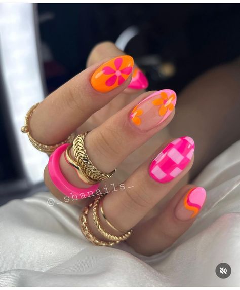 August Nail Trends, Fun Nails Designs, Bright Fun Nails, Mismatched Nail Art, Country Acrylic Nails, Summer Names, August Nails, Punk Nails, Simple Gel Nails