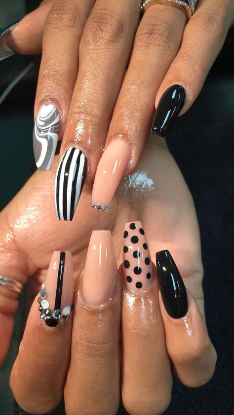 THESE acrylic nails are really pretty. Nail art design with polka dots and stripes. #nailart #unas Black And White Nail, Black And White Nail Art, Nagellack Trends, White Nail Art, Pretty Nail Designs, Pretty Nail Art Designs, Dots Nails, White Nail, Pretty Nail Art