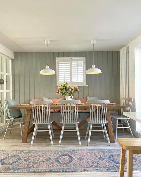 All ready for our Easter guests 🐣 #welshholiday #welshholidaycottage #rhosneigr #rhosneigrbeach #airbnbanglesey | Instagram House Dining Room, Kitchen Dining Living, Farmhouse Dining Room, Kitchen Diner, Kitchen Inspo, Décor Diy, Open Plan Kitchen, Banquette, Home Decor Kitchen