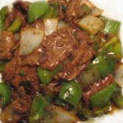 Really good Pepper Steak recipe and not overly salty when low sodium products are used. Pepper Steak And Rice, Peper Steak, Crockpot Pepper Steak, Crockpot Stuffed Peppers, Steak And Rice, Pepper Steak Recipe, Beef Steak Recipes, Cibo Asiatico, Sirloin Steak