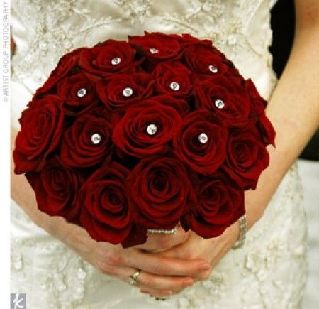 bodas color vino | Colores para el ramo Black Magic Roses, Red Rose Bridal Bouquet, Chinese Wedding Decor, Red Wedding Decorations, Red Bouquet, Red Rose Bouquet, Bride Bouquet, Bling Wedding, Chinese Wedding