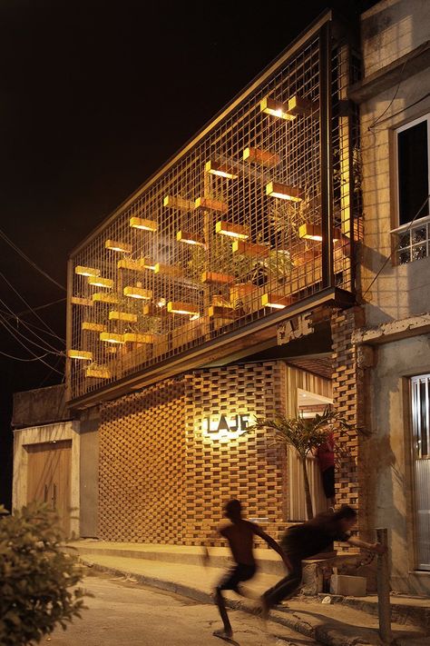 Bar Facade Design, Bar Exterior Design, Fachada Bar, Bar Facade, Restaurant Facade, Restaurant Exterior Design, Rooftop Restaurant Design, Bar Exterior, Restaurant Exterior