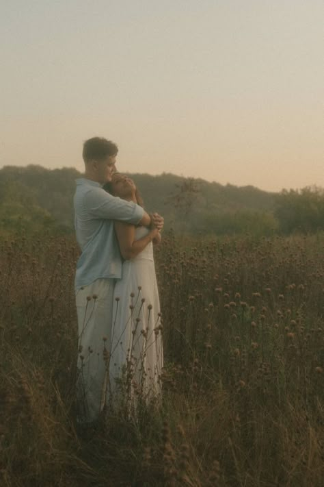 Engagement session in Austin, Texas. We photographed at sunrise and found the most beautiful field that was just glowing. It felt so dreamy and cinematic. Mount Tamalpais Engagement, Couples Shoot Ideas Outdoor, Mystical Couple Photoshoot, Golden Hour Field Engagement Photos, Dreamy Photography Couple, Couples Photoshoot Inspiration, Foggy Engagement Photos, Grass Engagement Pictures, Blue Hour Couples Photos