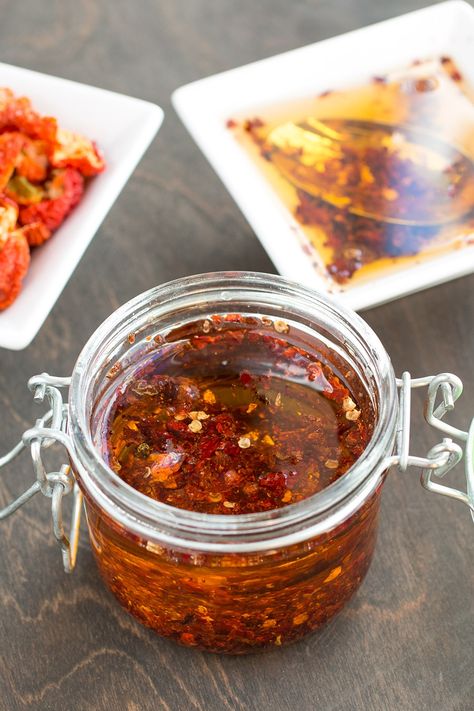 How to Make Chili Oil great for Mongolian BBQ. Chinese Chili Oil, Hot Chili Oil, Chili Oil Recipe, Chili Pepper Recipes, How To Make Chili, Hot Sauce Recipes, Homemade Chili, Spicy Chili, Chili Oil