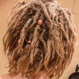 Short Dreads Women, Hairstyles For Dreadlocks, Women Dreadlocks, White Girl Dreads, Dreadlock Journey, Freeform Dreads, Dreads Short Hair, White Dreads, Dreadlocks Girl