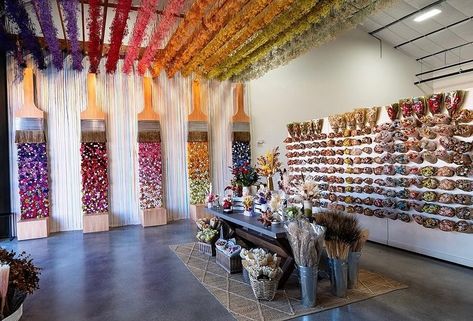 This flower shop @florkeeps in Texas is such a vibe 💕🦋🌈🎨 Do you like this amazing display of color? Hoping to work with more dried flowers soon 🙏🏻 I lost some of my motivation last year when I was copied by some other small businesses but florals are definitely one of my passions and this is just so refreshing and inspiring to look at 🥹🌈💕 Wishing you a wonderful Saturday! Xoxo My Motivation, Dried Floral, Moon Magic, Floral Display, Flower Shop, Losing Me, Dried Flowers, Small Businesses, To Work