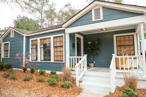 Erin's Favorite Shades of Blue – Laurel Mercantile Co. Craftsman Colors, Home Town Hgtv, Laurel Mercantile, Exterior House Paint Color Combinations, House Color Palettes, Exterior Paint Color, Blue Paint Colors, Coastal Colors, House Paint Exterior