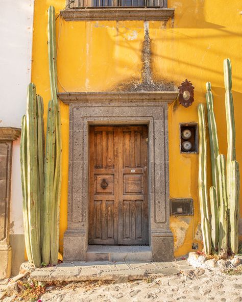 Mexican Doors, Mexico Itinerary, 5d Mark Iv, Cobblestone Streets, Happy Belated Birthday, Spanish Design, Perfect Itinerary, Friends Happy, Belated Birthday