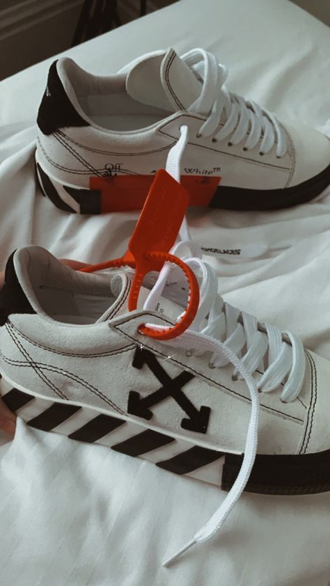 #suedeshoes #offwhite #sneakers #sneakersaddict #streetwear Sneakers Addict, Suede Shoes, Low Top, Street Wear, Off White, Sneakers, White, Quick Saves