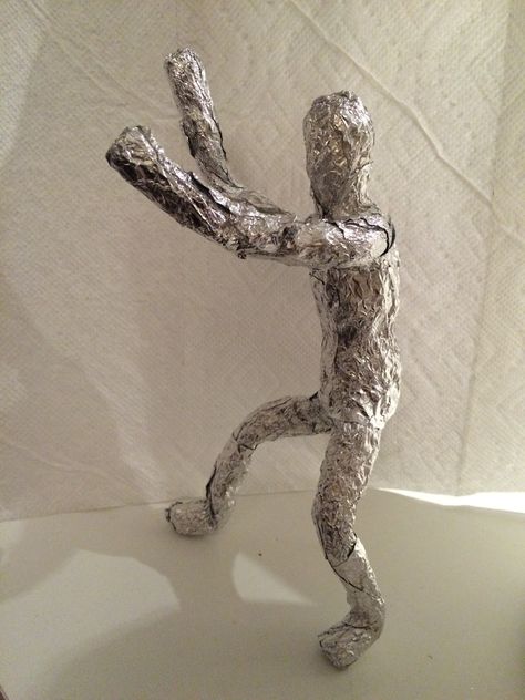 Aluminum foil sculpture Aluminum Foil Sculpture, Foil Sculptures, Coop Art, Climbing Art, Metal Magic, Photo Fun, Foil Art, School Art, Aluminum Foil