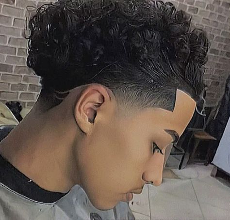 cortes de cabelo, cabelo na regua, corte americano, corte do jaca Low Fade Curly Hair, Undercut Hair Designs, Fade Haircut Curly Hair, Men Fade Haircut Short, Taper Fade Curly Hair, Curly Hair Fade, Cornrow Hairstyles For Men, Men Haircut Curly Hair, Taper Fade Haircut