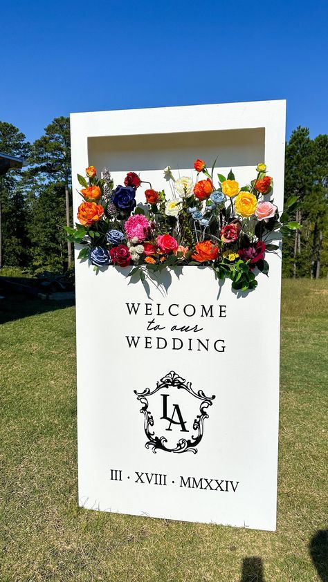 Wedding: decor • Instagram Event Entrance Decor, Flower Box Sign, Event Entrance Design, Flower Wall Decor Diy, Unique Event Decor, Wedding Entrance Sign, Welcome Flowers, Event Entrance, Wedding Celebrant