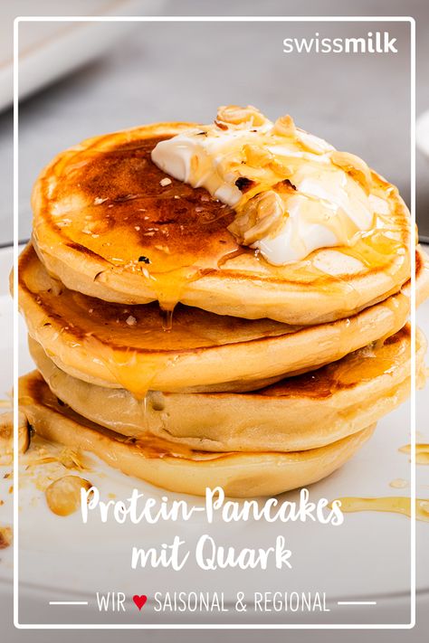 Für dein ultimatives Power-Frühstück: Diese Pancakes enthalten Quark, das macht sie so proteinreich. Dazu noch etwas Magerquark, Nüsse und Honig. BANG! #proteine #pancakes #rezepte #swissmilk Protein Pancakes, Pancakes And Waffles, Sugar Free, Healthy Snacks, Waffles, Pancakes, Low Carb, Snacks, Low Carb Recipes