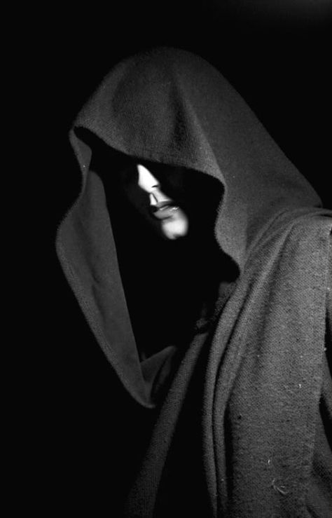 White Cloak Aesthetic, Male Witches, Algorithmic Art, White Cloak, Dark Men, Light Film, Black Hood, 다크 판타지, Hooded Cloak