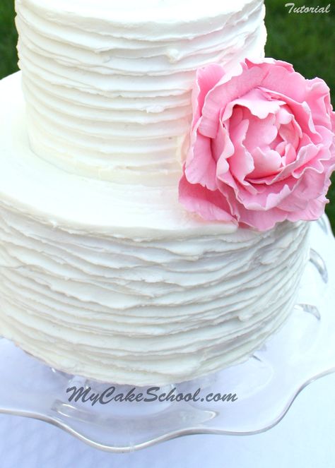 Rustic Ridged Buttercream (with gum paste peony)- Video by MyCakeSchool.com! Cake Icing Techniques, Buttercream Techniques, Wedding Cake Tutorial, Ribbon Cake, Frosting Techniques, Buttercream Cake Decorating, Buttercream Wedding Cake, Ruffle Cake, Sprinkle Cake