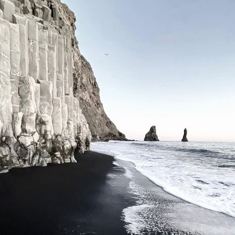 Black Sand Iceland, Reynisfjara Beach Iceland, Iceland Rocks, Iceland Black Sand Beach, Iceland Wallpaper, Iceland Beach, Reynisfjara Beach, Black Sand Beaches, Black Beach