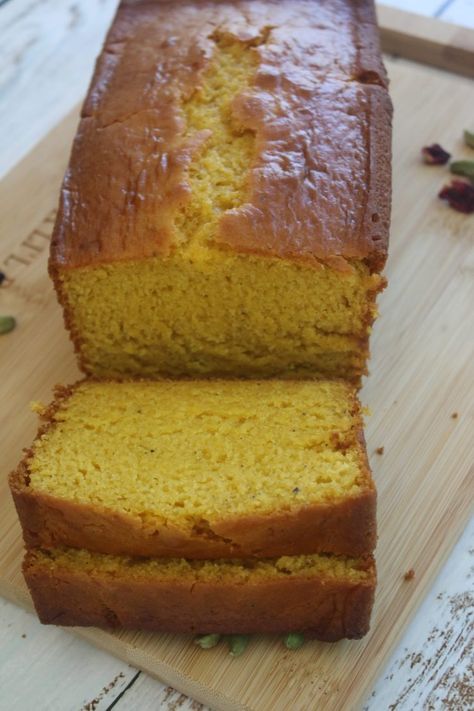 Mango Loaf Cake, Mango Loaf, Berry Bread Pudding, Panna Cotta Tart, Lassi Recipe, Lassi Recipes, Loaf Cake Recipes, Dry Bread, Mango Cake