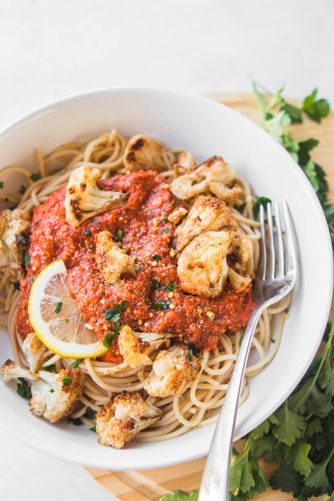 This Pasta with Romesco Sauce and Roasted Cauliflower is an easy healthy dinner that can be ready in just over 30 minutes! Vegan, Gluten Free, and Oil Free. Pasta And Sauce, Protein Calculator, Chicken Broccoli Pasta, Cauliflower Sauce, Plant Based Recipes Dinner, Romesco Sauce, Easy Healthy Dinner, Broccoli Pasta, Vegan Pasta