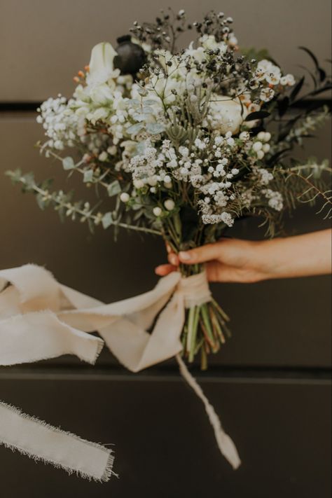 Black 
White
Wedding
Bouquet
Boho White Bouquet With Black Accents, Dark Green Wedding Flowers Bouquets, Black White And Green Wedding Bouquet, Dark Greenery Bouquet, Green Black And White Bouquet, Black And White Wedding Aesthetic Flowers, Dark Green Wedding Theme Flowers, Black White Rustic Wedding, Prom Bouquet For Black Dress