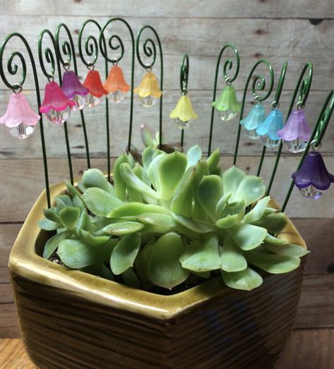 Chicken Wire Art, Copper Wire Crafts, Suncatcher Diy, Teacup Gardens, Dollhouse Garden, Herb Garden Design, Plant Stakes, Fairy Garden Crafts, Plant Jewelry