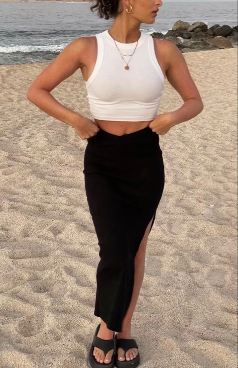 Girl on beach in white crop top and black maxi skirt outfit with black platform sandals Summer Outfit 2023 Aesthetic, Capsule Wardrobe Aesthetic Outfit, Beach Outfits Skirt, Clean Girl Aesthetic Outfits Spring, Neutrals Aesthetic Outfits, Summer Outfit Minimal, Spring Clean Girl Outfits, Summer Outfit Inspiration 2023, Clean Girl Beach Outfit