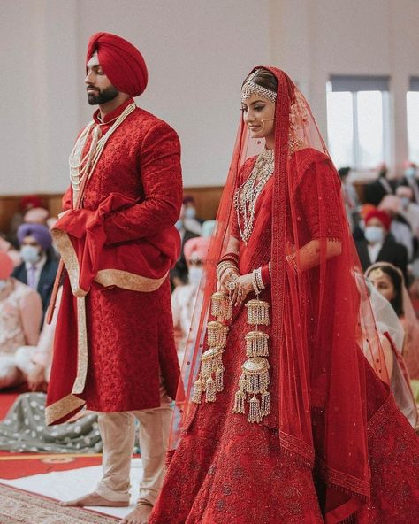 Indian Wedding Outfit Bride, Punjabi Wedding Dress, Punjabi Wedding Couple, Latest Bridal Lehenga Designs, Sikh Bride, Wedding Outfits For Groom, Latest Bridal Lehenga, Groom Wedding Dress, Asian Bridal Dresses