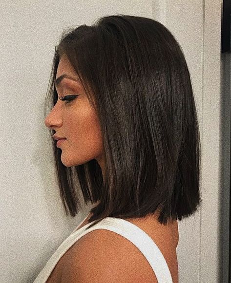 Sleek Shoulder Length Bob, Short Hair Inspo Aesthetic Straight, Midi Bob Haircut Mid Length, Short Dark Hair Straight, Short Dark Straight Hair, Short Dark Brown Hair Straight, Brunette Lob Straight, Long Bob Straight Hair Shoulder Length, Sleek Lob Haircut