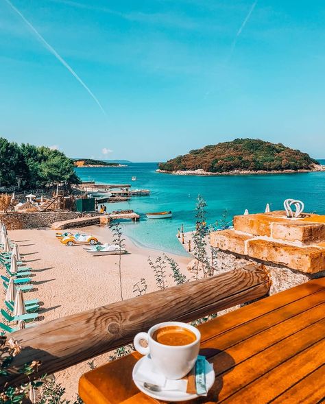 Cafe On The Beach, Coffee By The Beach, Coffee On The Beach, Coffee With A View, Good Day Coffee, Coffee Presentation, Cruise Italy, Good Morning People, Beach Coffee