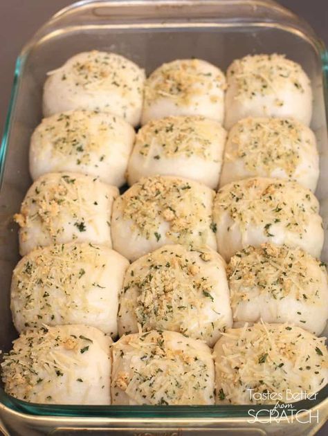 Quick Garlic Bread From Scratch, Garlic Bread From Scratch, Parmesan Rolls, Easy Homemade Rolls, Savory Holiday Recipes, Garlic Rolls, Make Garlic Bread, Parmesan Bread, Homemade Garlic Bread