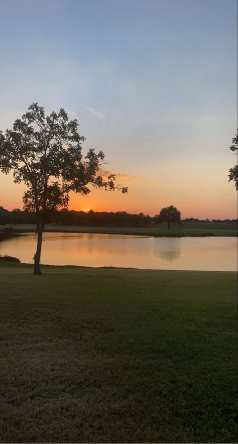 beautiful sunset at the park <3 Dream Mapping, Park Aesthetic, Park Sunset, Texas Sunset, Dream Dates, Stanley Park, Park Pictures, Park Photography, Lake Sunset