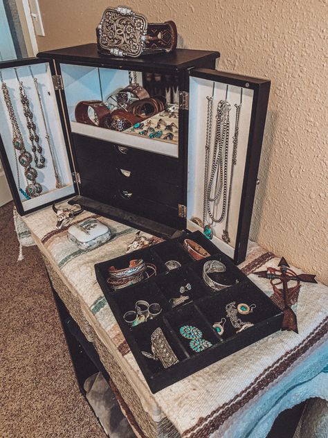 Vintage Cowgirl Bedroom, Western Makeup Organizer, Western Jewelry Boxes, Jewelry Organizer Western, Jewerly Cases, Western Jewelry Rings, Western Jewelry Box, Western Jewelry Holder Rustic, Punchy Jewelry