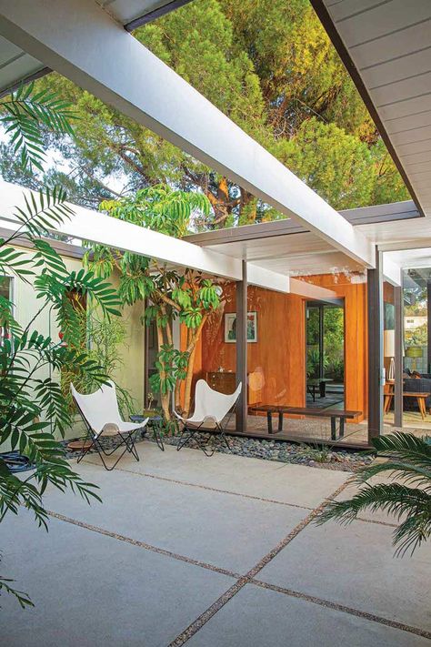 An Eichler Home Blended, Balanced and Bold - Home Eichler Homes Atrium, Mid Century Courtyard, Eichler Atrium, Mid Modern House, Large Sliding Glass Doors, Mid Century Modern Exterior, Sliding Glass Doors Patio, California Architecture, Mid Century Exterior