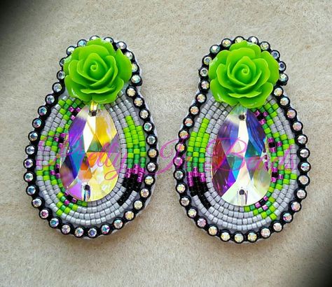 Neon Beadwork, Native American Beadwork Earrings, Beadwork Ideas, Beaded Patterns, Beautiful Beaded Earring, Native Beading, Beaded Earrings Native, Beading Inspiration, Beadwork Designs